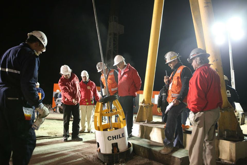 SAN JOSE MINE, CHILI - OCTOBER 12: (NO SALES, NO ARCHIVE) In this handout from the Chilean government, Chilean President Sebastian Pinera watches the first dry run of the descent of the unmanned rescue capsule October 12, 2010 at the San Jose mine near Copiapo, Chile. The rescue operation could begin bringing up the 33 miners tonight, 69 days after the August 5th collapse that trapped them half a mile underground. (Photo by Hugo Infante/Chilean Government via Getty Images)