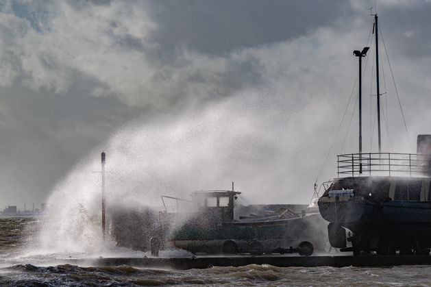 Storm Ashley: PSNI issues warning to motorists as flights are cancelled and power cuts reported