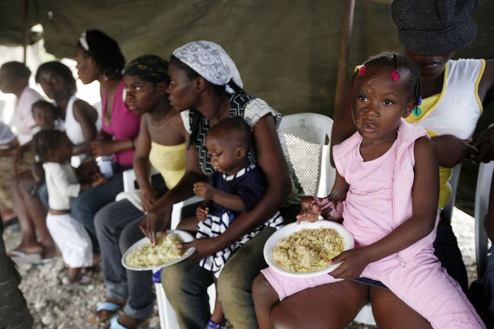 Haitian slum where cakes made from mud are staple diet ...