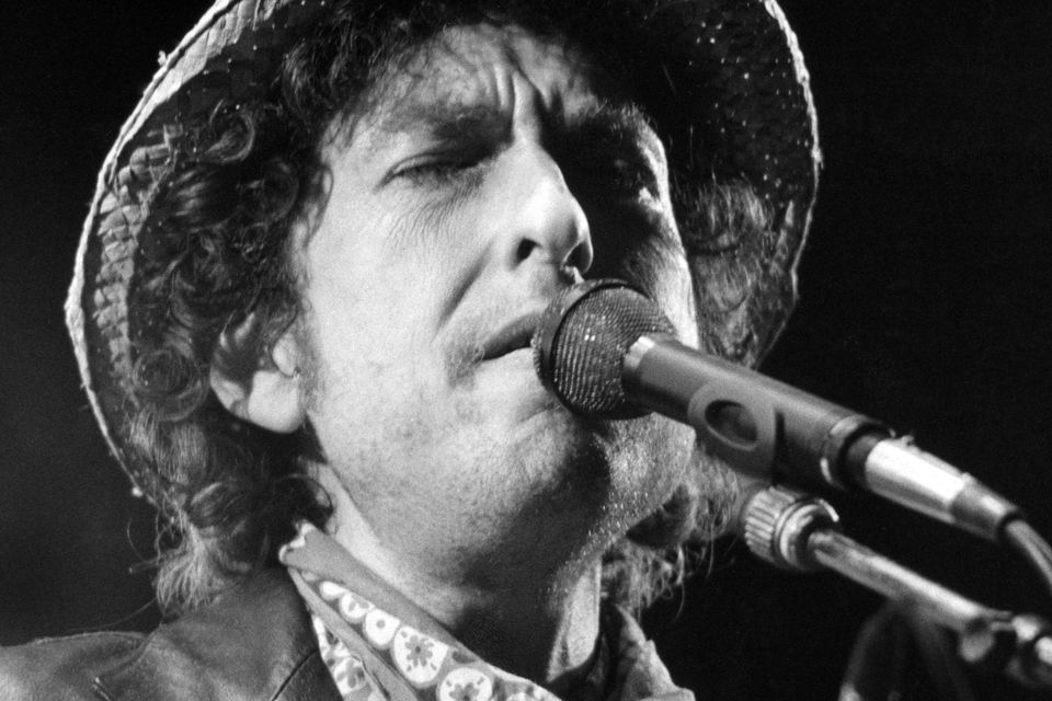 Bob Dylan: Singer, songwriter, literary great - BBC News