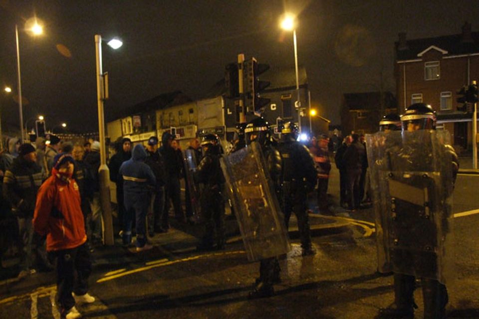 Flag protest at Cluan Place, January 3 2013