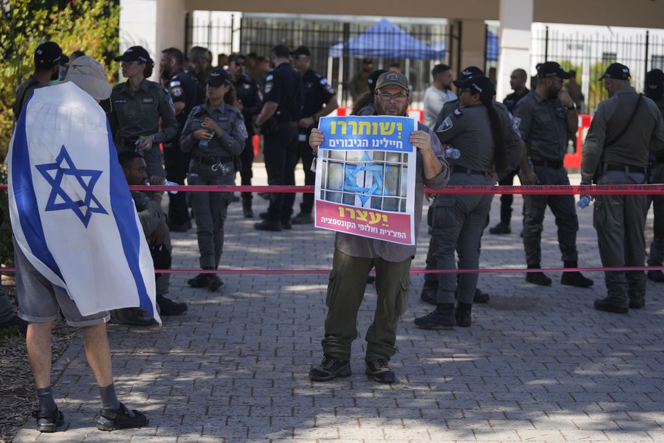 Right-wing Israelis protest outside of the initial hearing in military court for nine Israeli soldiers over allegations of sexual abuse of a Palestinian (Ohad Zwigenberg/AP)