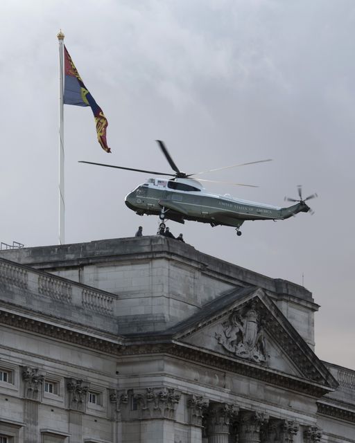 Marine One arrives at Buckingham Palace (David Mirzoeff/PA)