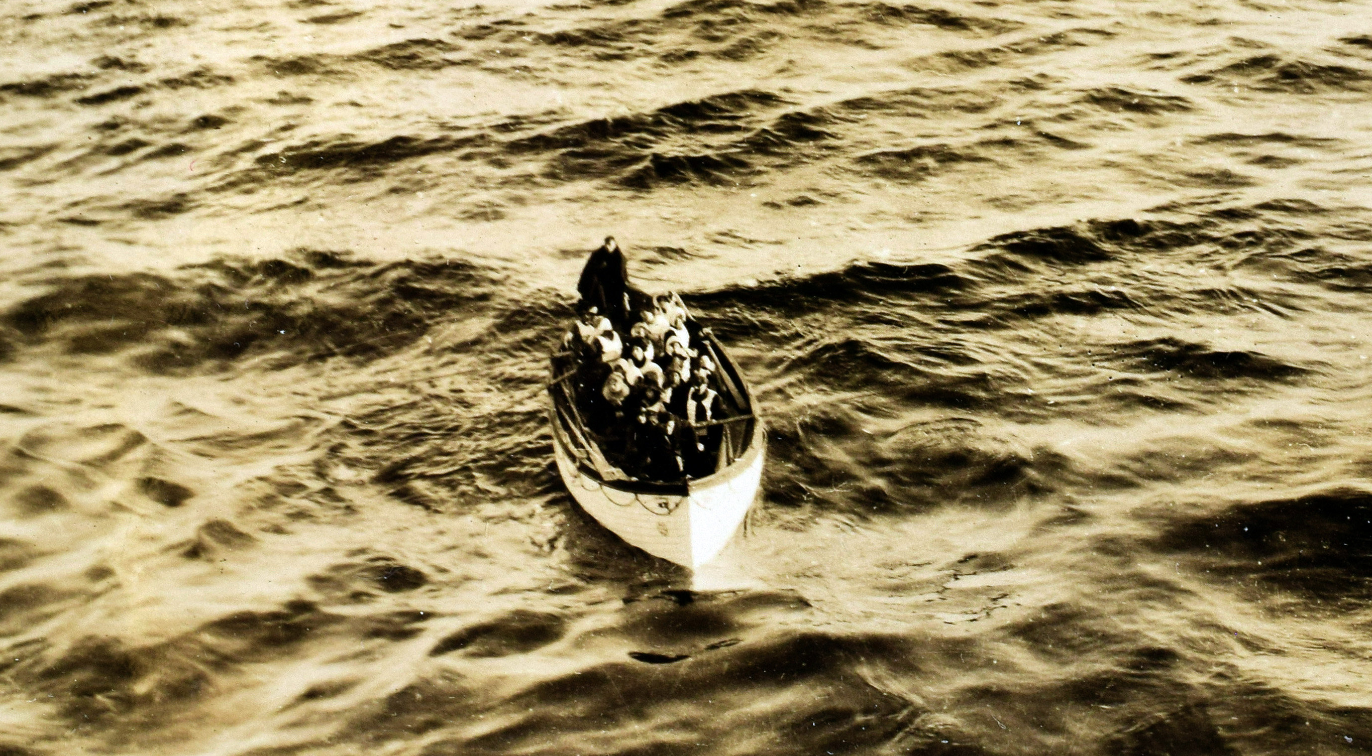 Adrift in Titanic's lifeboats - rare photos of survivors being rescued go  up for sale 