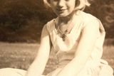 thumbnail: Marianne Faithfull as a young girl