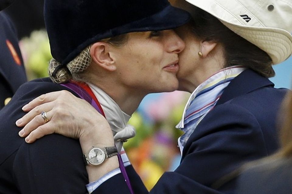 Zara Phillips is kissed by Princess Anne as she receives her medal after Britain won silver in the team equestrian eventing competition (AP/Markus Schreiber)