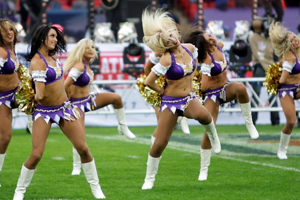 Vikings mascot dance off with cheerleaders