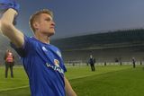 thumbnail: PACEMAKER BELFAST   27/05/2016
Northern Ireland v Belarus  Friendly International
Northern Ireland  captain Steve Davis celebrates with the fans after  this evenings Friendly International at Windsor park.
Photo Colm Lenaghan/Pacemaker Press