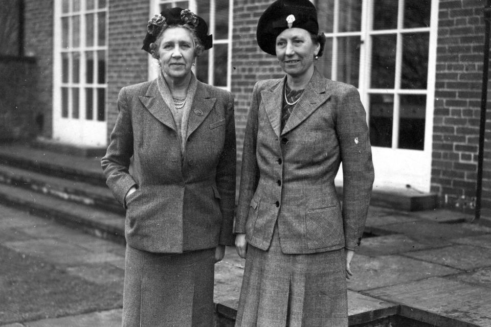 Lady Carson, widow of Lord Carson of Duncairn, and Lady Brooke, at Stormont House.  17/2/1948