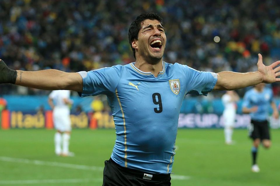 Suarez stars for Uruguay, leaving England all but out