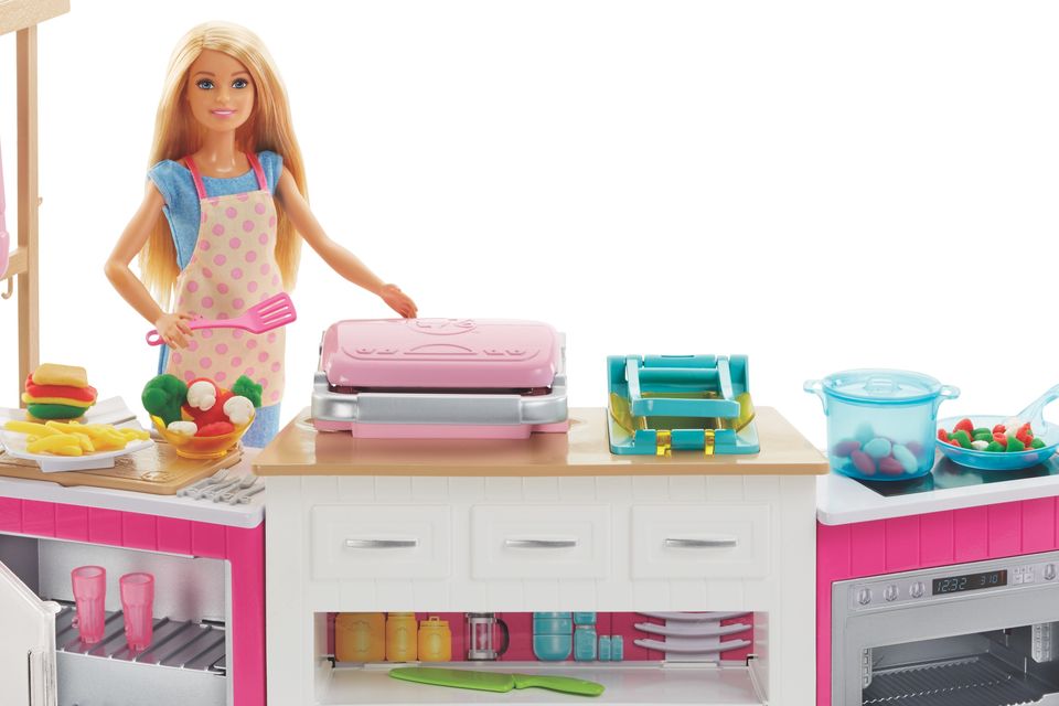 Barbie doll kitchen store game