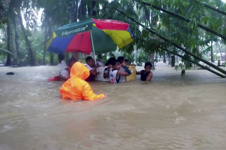 Philippine storm victims feared tsunami, ran toward mudslide