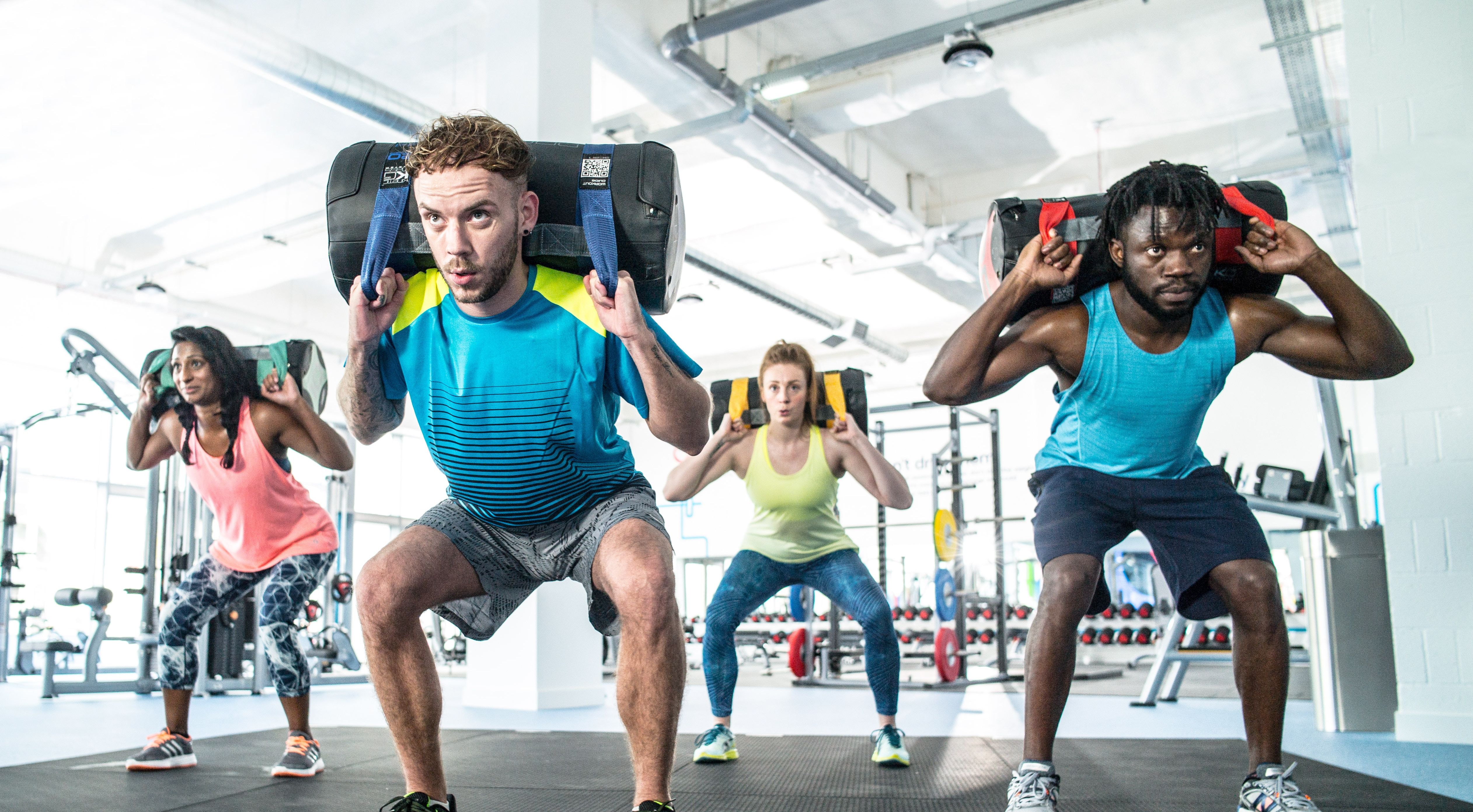 Gym перевести. Тренажерный зал радость. Фитнес группа. Gym. Practice in the Gym.