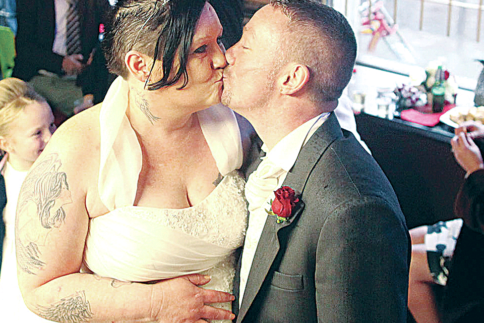 Just Married: Janice Totten and Jeff Johnston - kiss seals perfect ending  to real love story