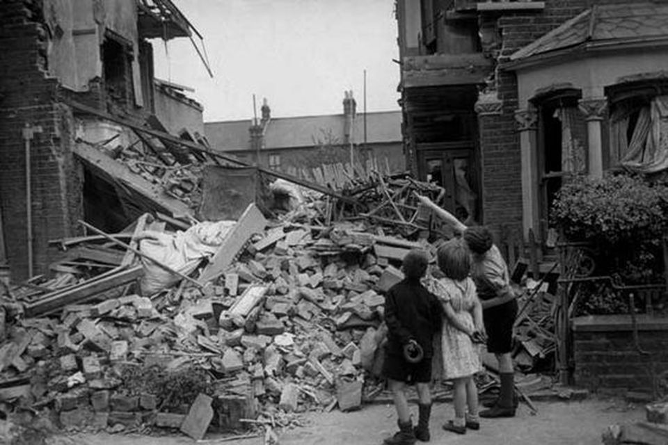 The Blitz: the British under attack, By Juliet Gardiner |  