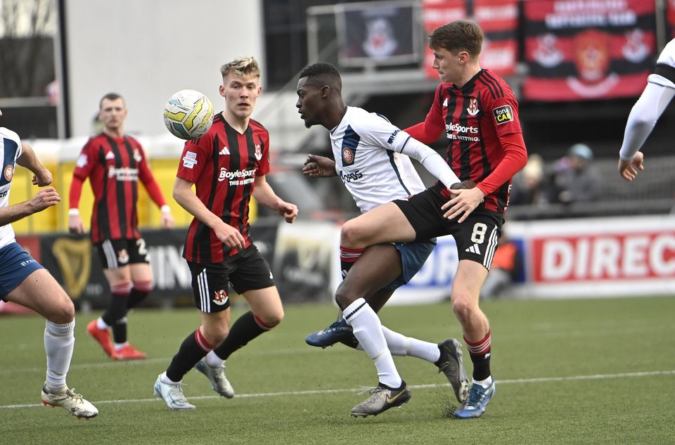 Harry Jewitt-White challenges Portadown's Raby Minzaba