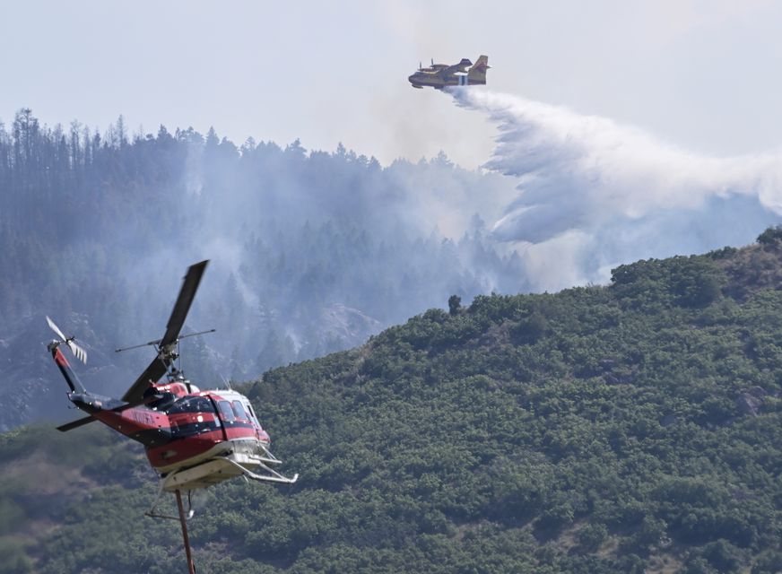 Aircraft drop water on the Quarry Fire south-west of Littleton, Colorado (Andy Cross/The Denver Post/AP)