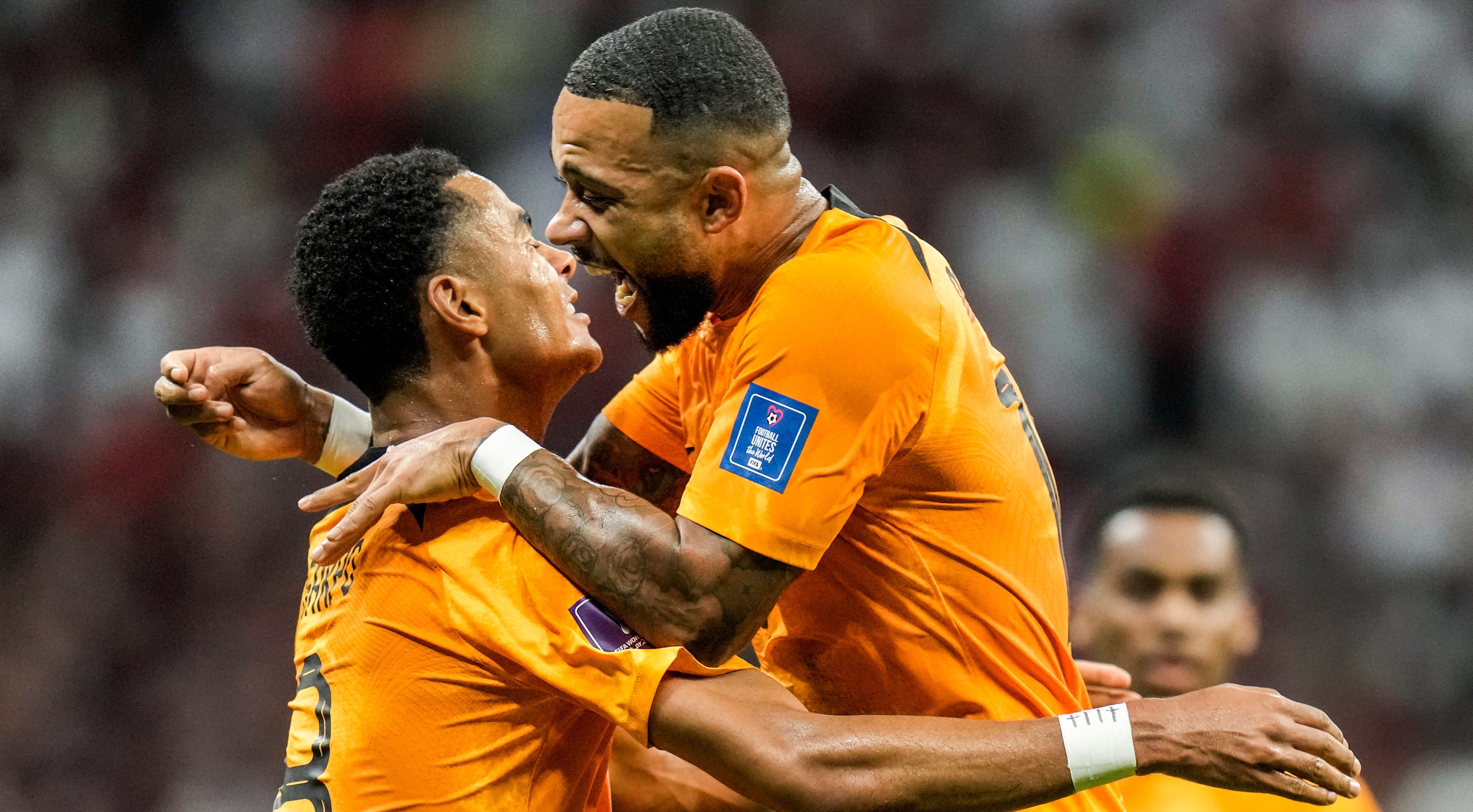 Netherlands 2-0 Qatar: Cody Gakpo and Frenkie de Jong score as