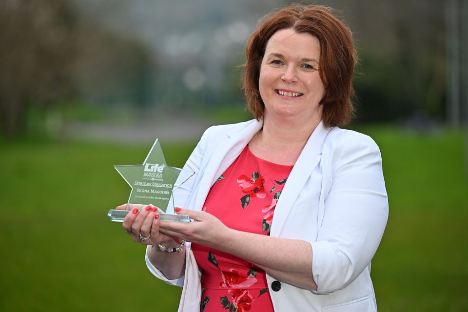 Séana Maguire with her award (Photograph by Stephen Hamilton)