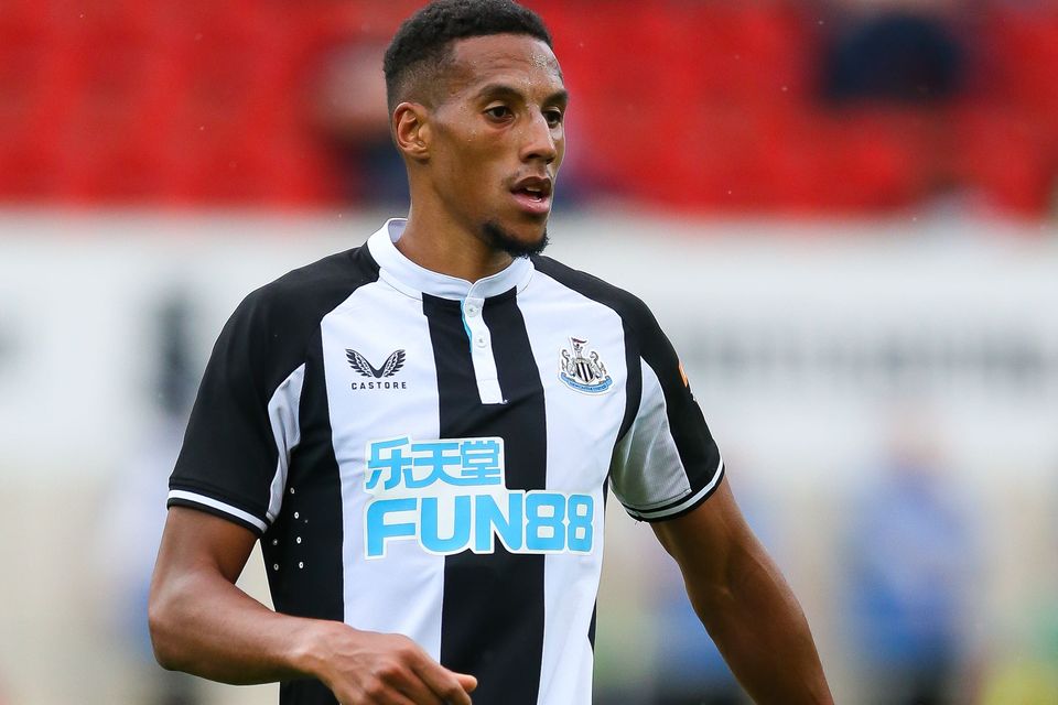 Newcastle midfielder Isaac Hayden charged over '12 men' tweet after Chelsea  game | BelfastTelegraph.co.uk