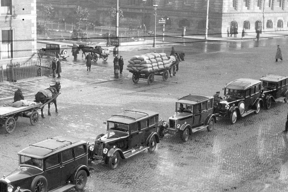 Queens Square, Belfast.  27/10/1933