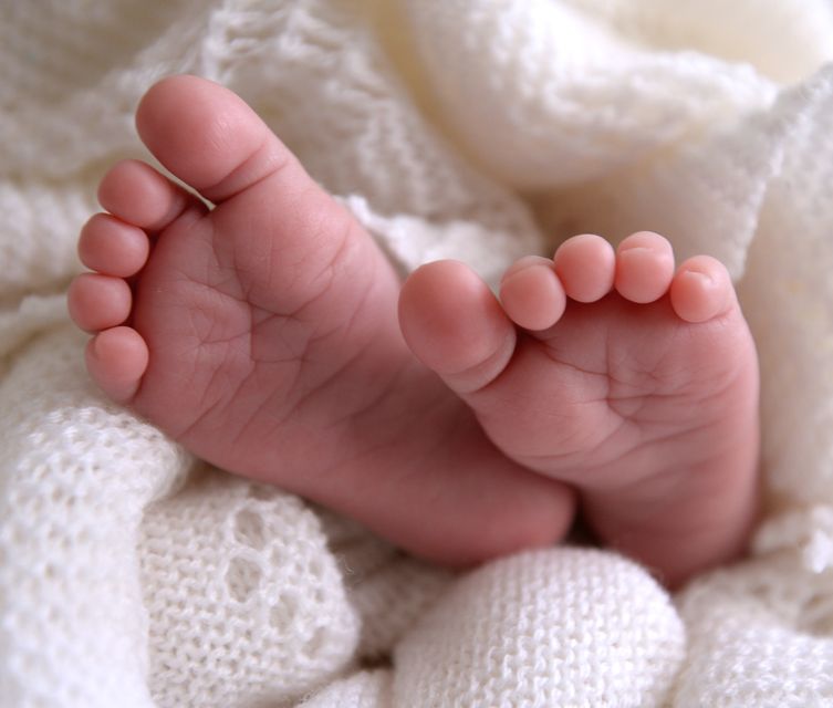 A new born baby’s feet (Andrew Matthews/PA)