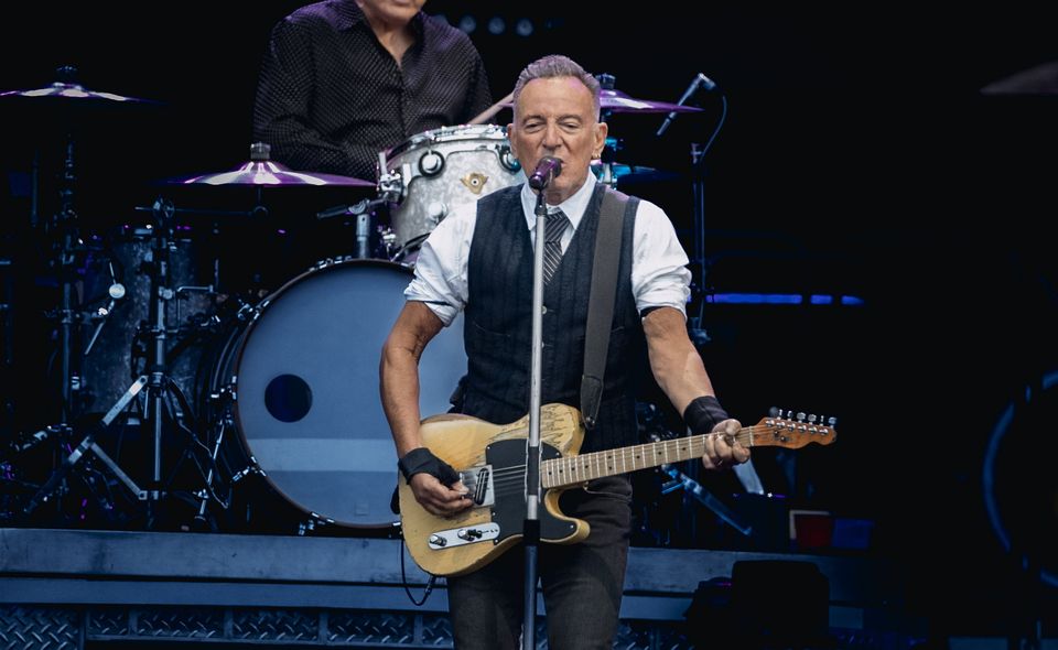 布鲁斯·斯普林斯汀 (Bruce Springsteen) 和 E Street Band 在贝尔法斯特 Boucher Road 演出