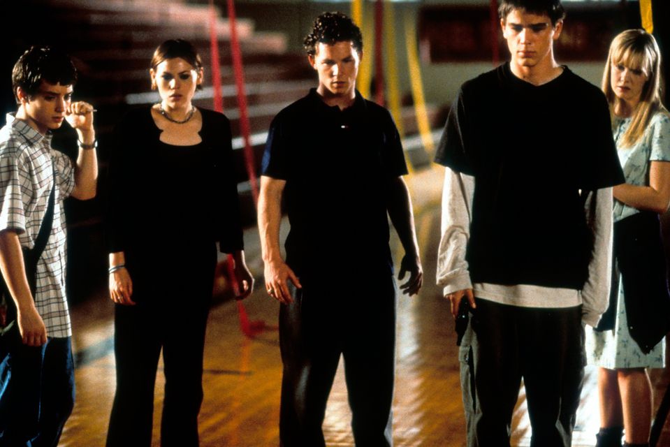 Elijah Wood, Clea DuVall, Shawn Hatosy, Josh Hartnett and Laura Harris in The Faculty (Photo by Buena Vista/Getty Images)