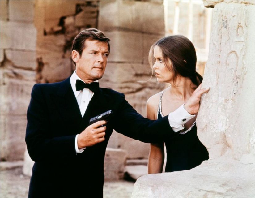 Moore and Barbara Bach, as Major Anya Amasova, in The Spy Who Loved Me