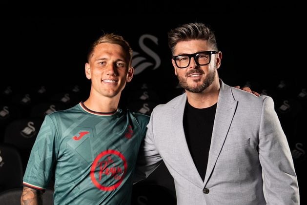 Northern Ireland star hailed as ‘hungry and motivated’ after sealing switch to Championship club