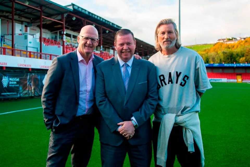 Iain Dowie with Larne chairman Gareth Clements and Robbie Savage