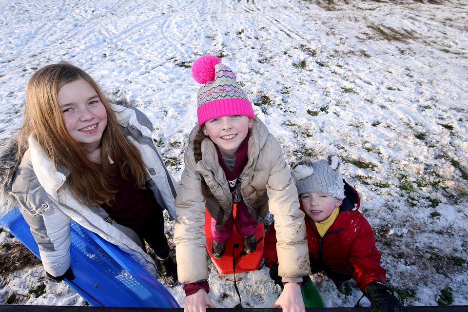 Presseye - Belfast - Northern Ireland - 9th December 2017

Children enjoy the recent snow fall at Stormont in east Belfast.
Jack (5) along with his sister Mia (10) and friend Rachel (11) pictured at parliament buildings.

Mandatory Credit ©Matt Mackey / Presseye.com
