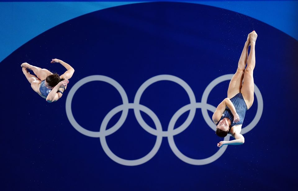 Yasmin Harper and Scarlett Mew Jensen dive (Mike Egerton/PA)