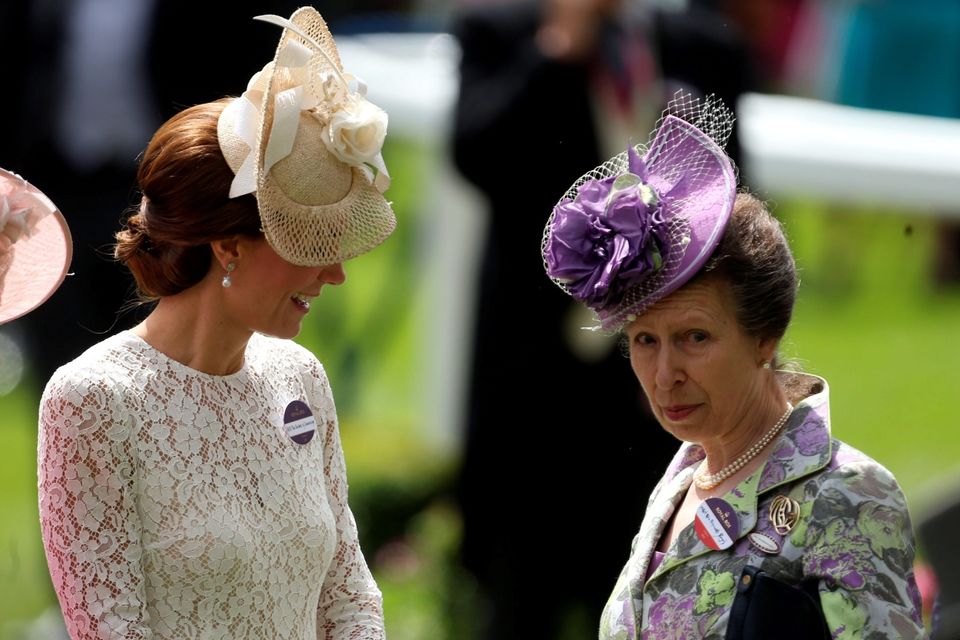 Prince William, Kate and the Queen attend Ascot [photos]