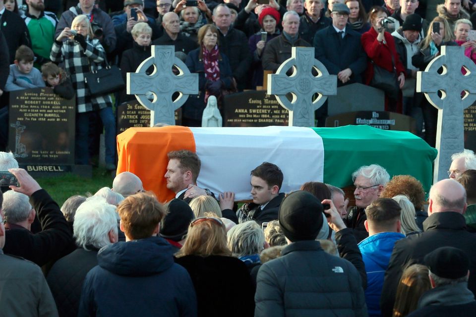 Bill Clinton urges leaders at Martin McGuinness funeral to finish his work, Martin McGuinness