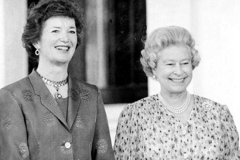 PRESIDENT MARY ROBINSON AND QUEEN ELIZABETH