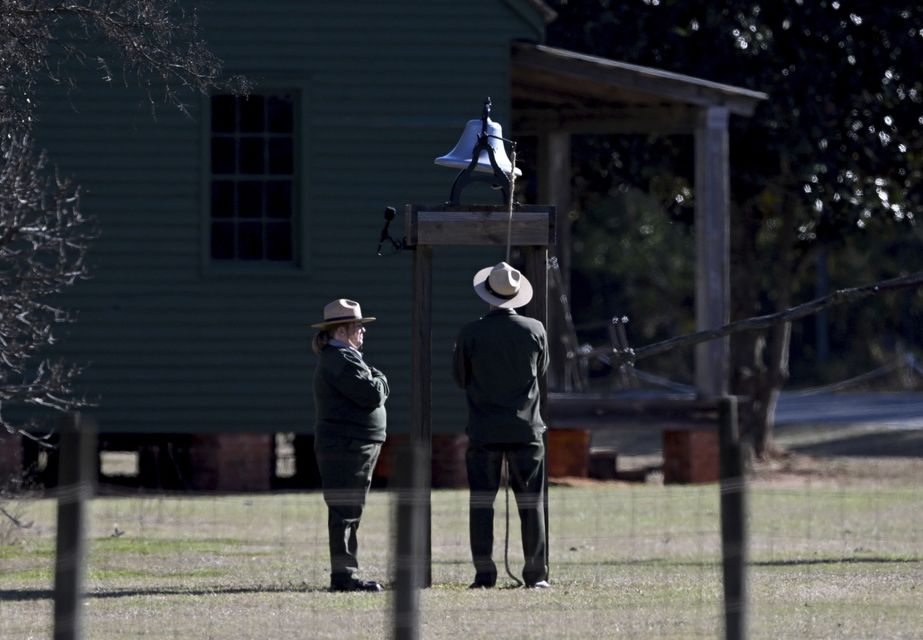 Karen Barry, left, and Randy Dillard ring the farm bell 39 times (Hyosub Shin/Atlanta Journal-Constitution/AP)