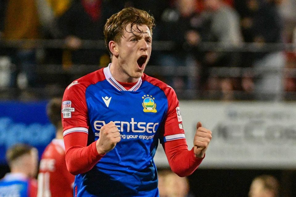 Scottish defender Daniel Finlayson has confirmed his departure from Linfield