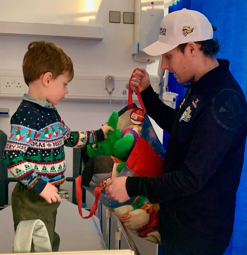 Belfast Giants Spread Christmas Cheer With Visit To Children’s Ward 