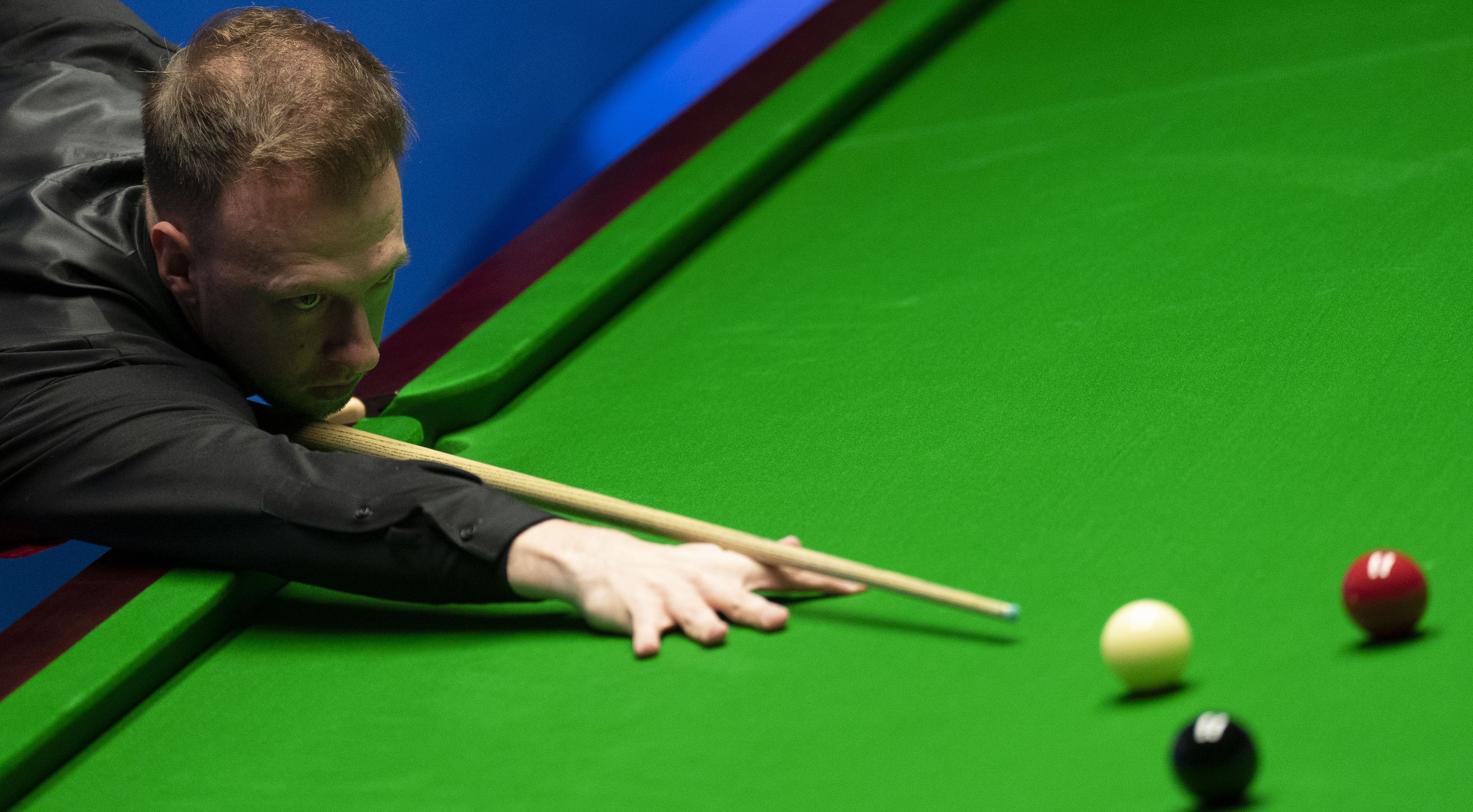 Snooker star Judd Trump sees the funny side as he plays joke on referee |  