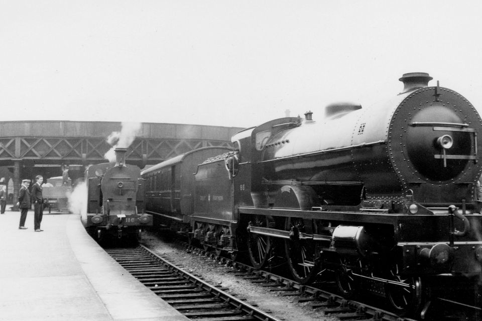 A train at Great Victoria Street station in 1932