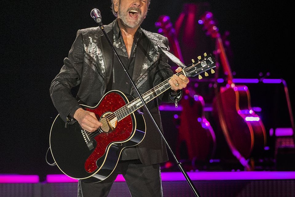 Neil Diamond Forced To Retire From Touring Over Parkinson's Disease!