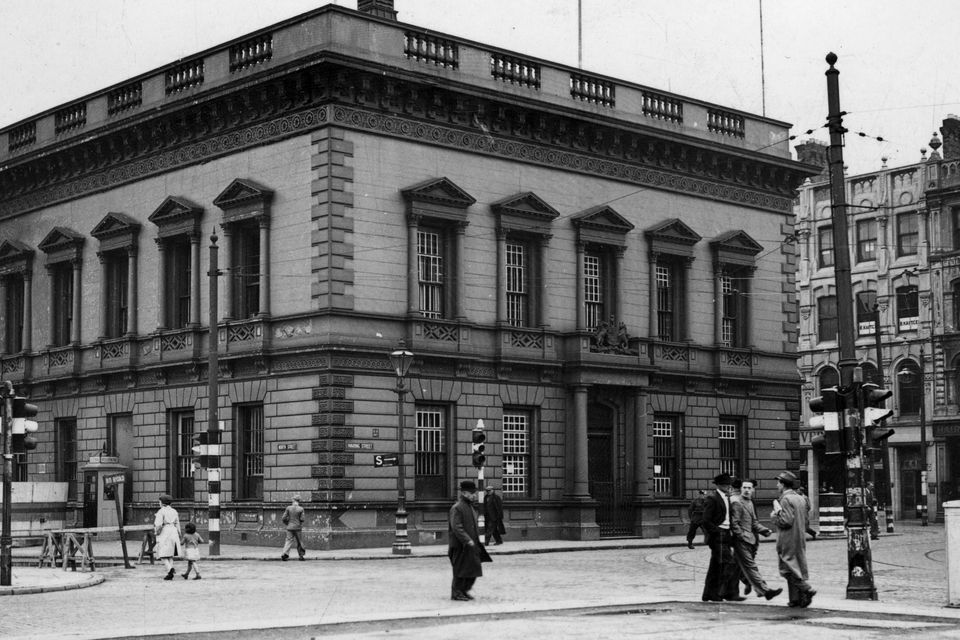 Corner of North Street and Waring Street, Belfast. The Belfast Bank head office (formerly The Northern Bank).  22/9/1942
BELFAST TELEGRAPH COLLECTION/NMNI
