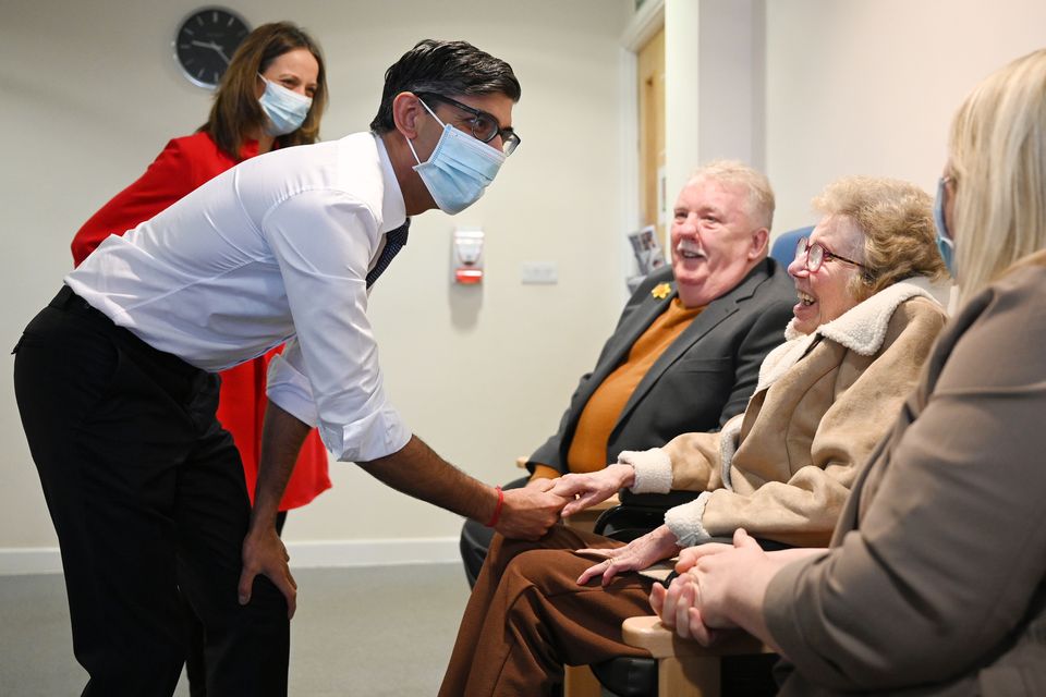 Former Prime Minister Rishi Sunak wearing a face mask during a visit to a healthcare centre (Oli Scarff/PA)