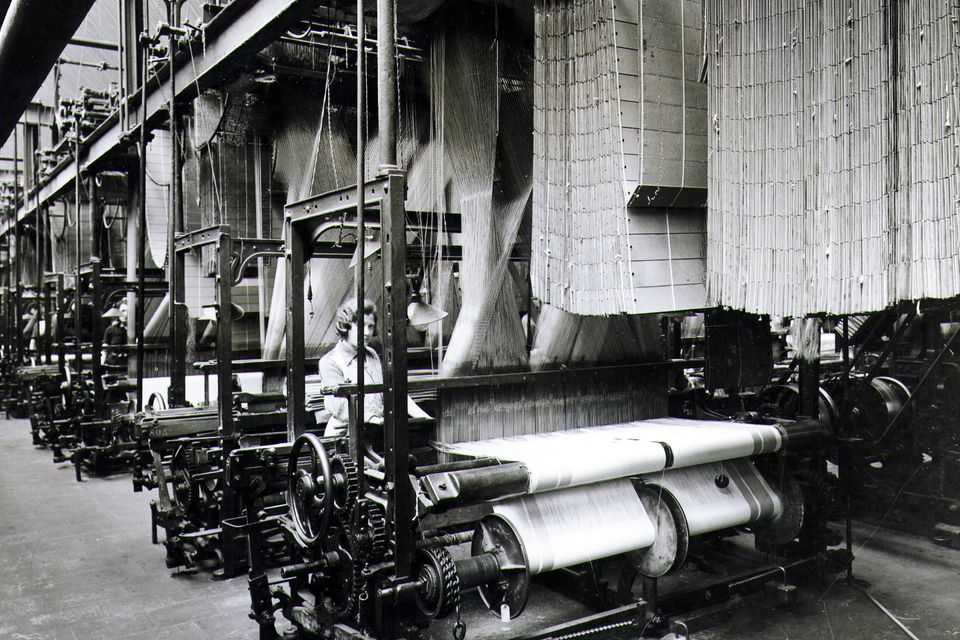 Linen, Damask weaving shot. Brookfield factory. York St factory.