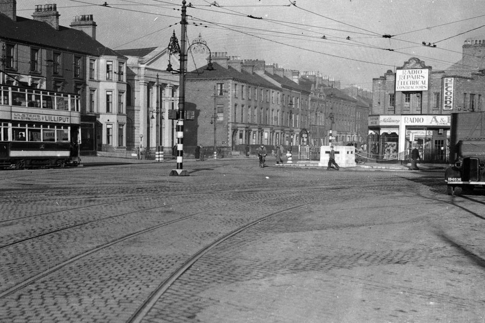 Shaftesbury Square looking towards Gt. Victoria St. and Dublin Road, Belfast.  12/11/1942
BELFAST TELEGRAPH COLLECTION/NMNI