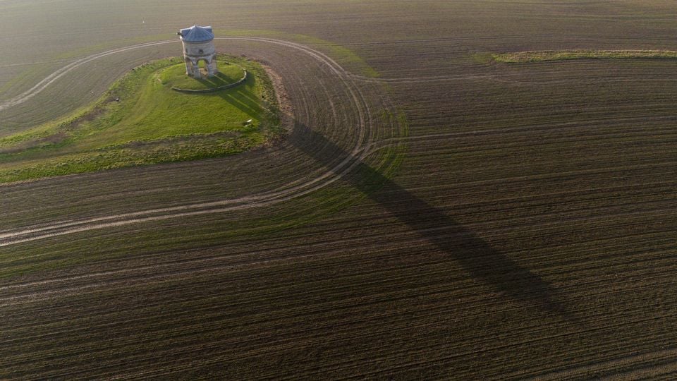 The sun rises behind Chesterton windmill in Warwickshire (Jacob King/PA)