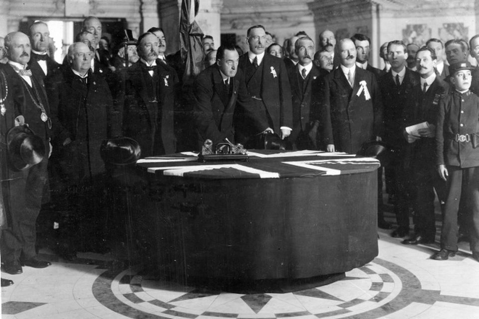 Sir Edward Carson puts the first signature on the Ulster Covenant at Belfast City Hall.  28/9/1912