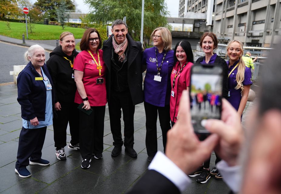 Marti Pellow meets staff at the Beatson West of Scotland Cancer Centre (Andrew Milligan/PA Wire).