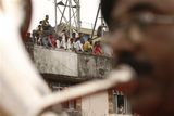 thumbnail: People gather at the rooftop as the body of Hemant Karkare, the chief of Mumbai's Anti-Terrorist Squad is taken for cremation in Mumbai, India, Saturday, Nov. 29, 2008.  Indian commandos killed the last remaining gunmen holed up at a luxury Mumbai hotel Saturday, ending a 60-hour rampage through India's financial capital by suspected Islamic militants that rocked the nation. (AP Photo/Saurabh Das)